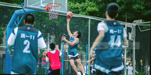 订阅简报抽象图：邮件、数据流与星球图形